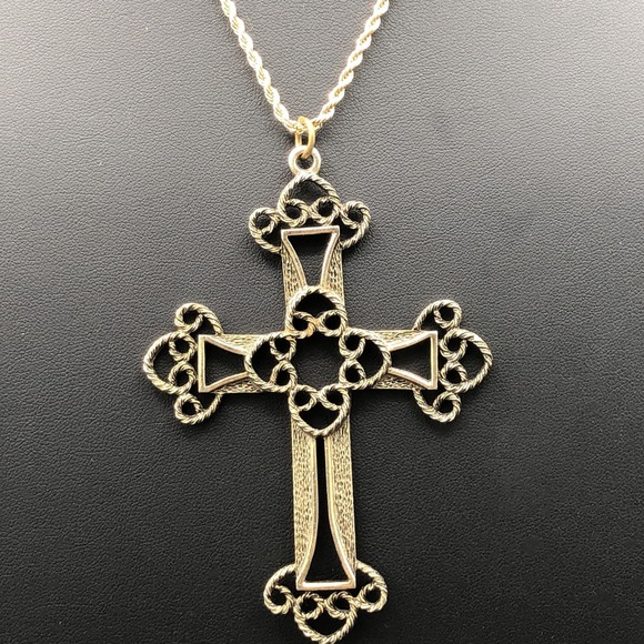 Sarah Coventry Victorian Cross Pendant Necklace 1973 Limited Edition Vintage - Picture 3 of 9